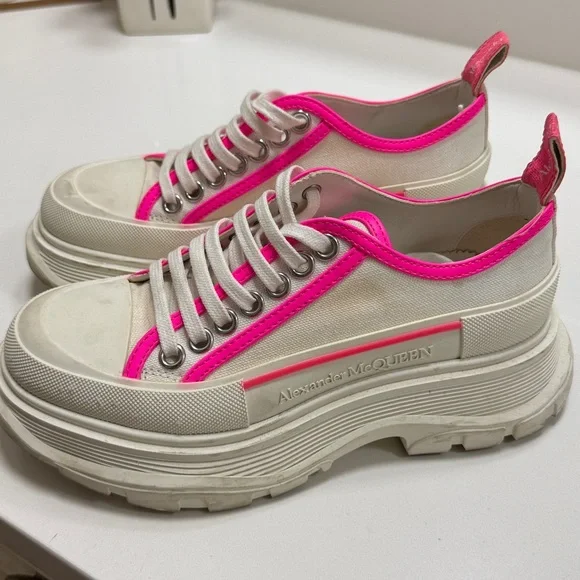 Stylish Women's Alexander McQueen Sneakers in Cream and Pink